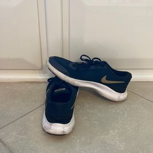 Nike Flex - size 9
